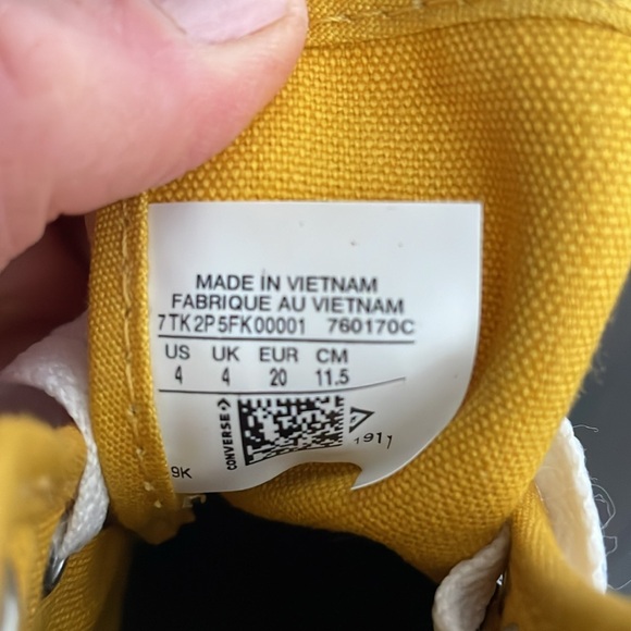 Brand new infant chuck taylors- size 4 - Picture 3 of 3